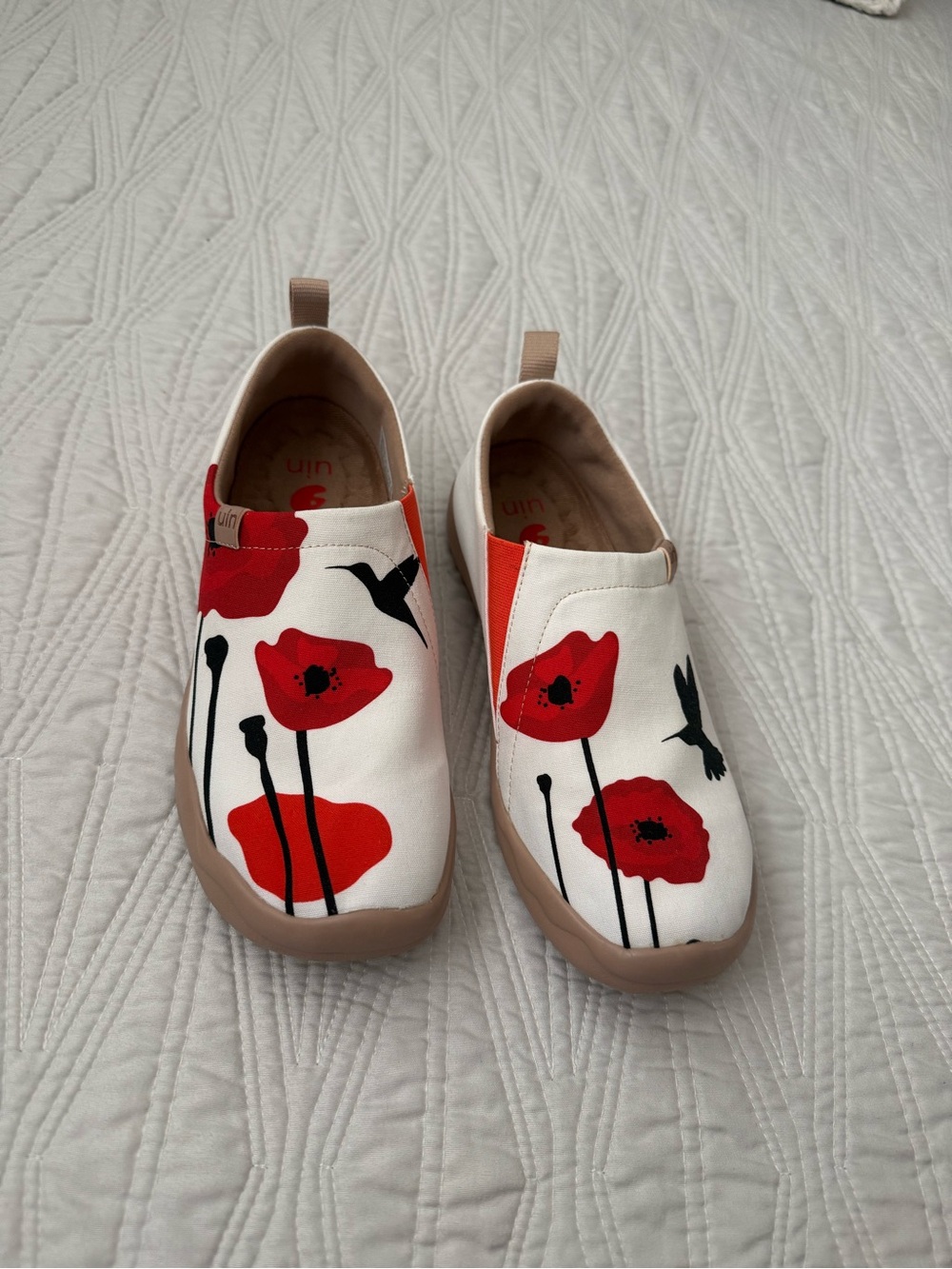 Hummingbird & Poppy Toledo I woman